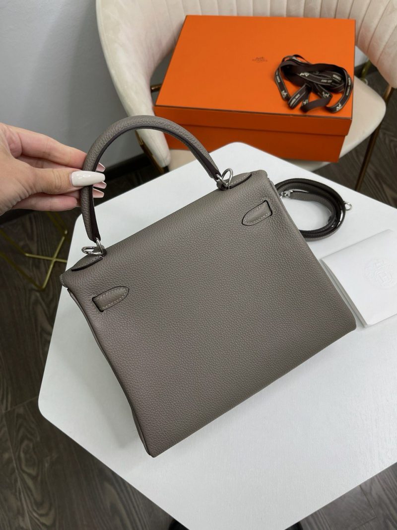 photo_5343666948564703685_y