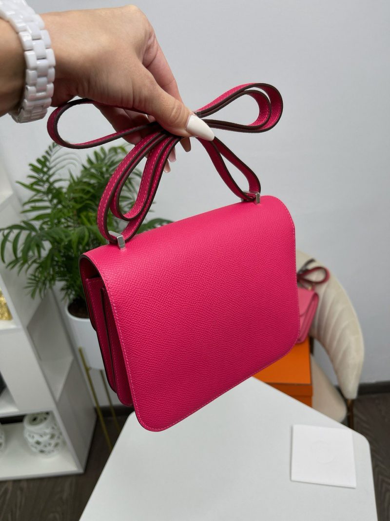 photo_5345918748378387599_y