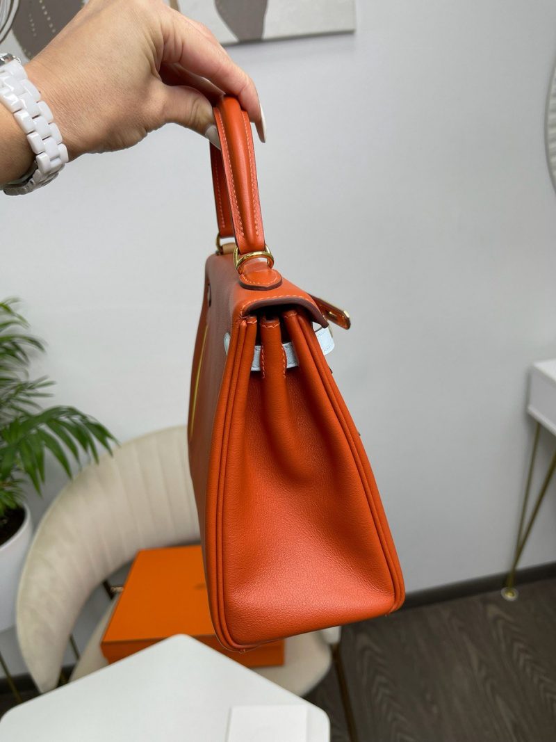 photo_5345918748378387623_y