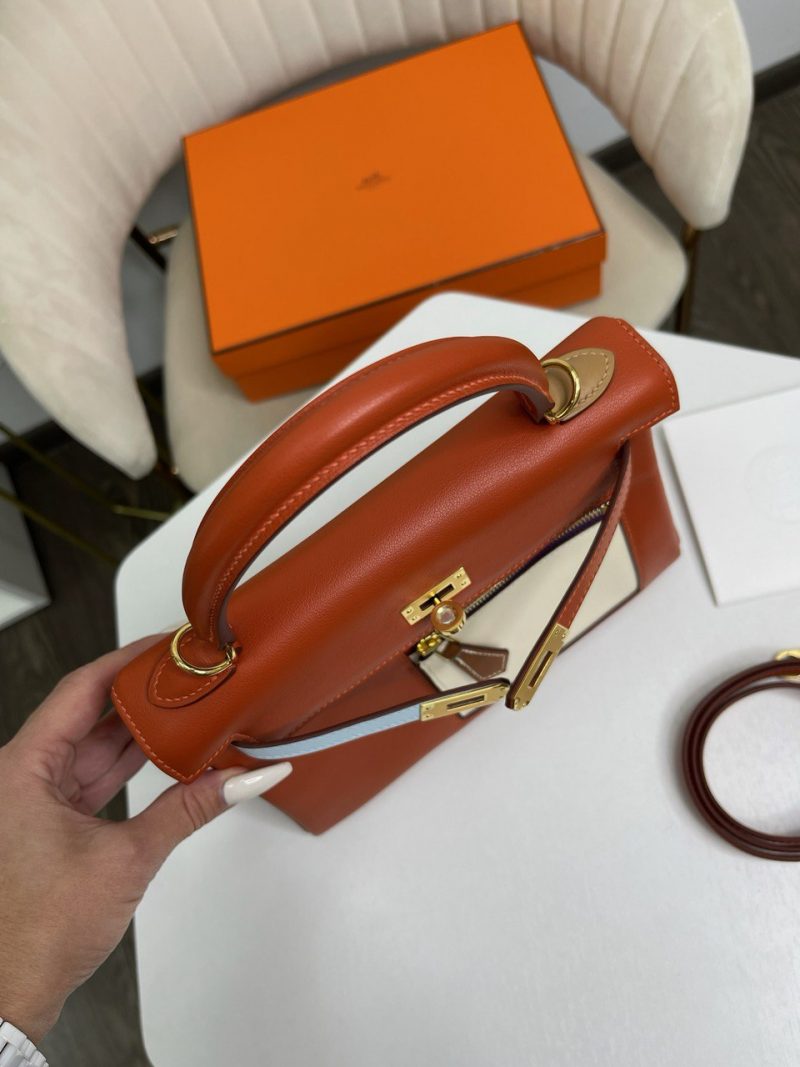 photo_5345918748378387625_y