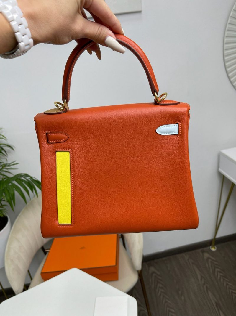 photo_5345918748378387629_y