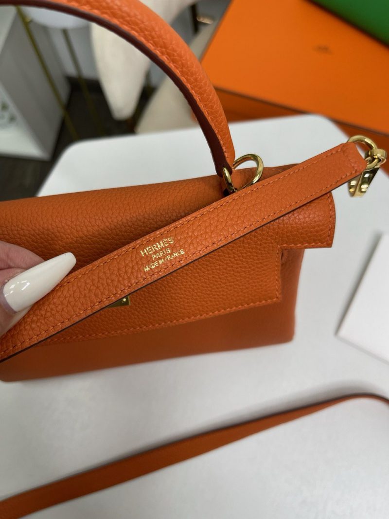 photo_5345918748378387676_y