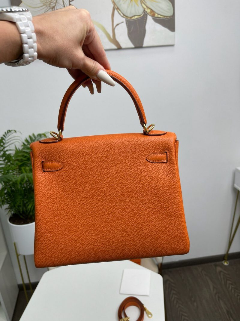 photo_5345918748378387678_y