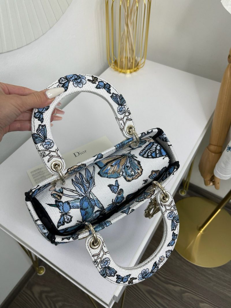 photo_5345918748378387821_y