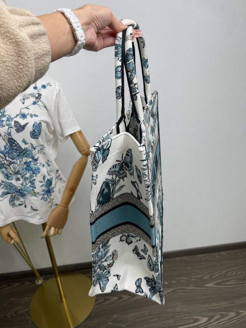 photo_5345918748378387871_y