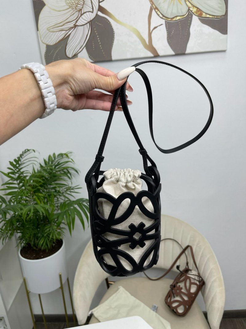 photo_5345918748378387879_y