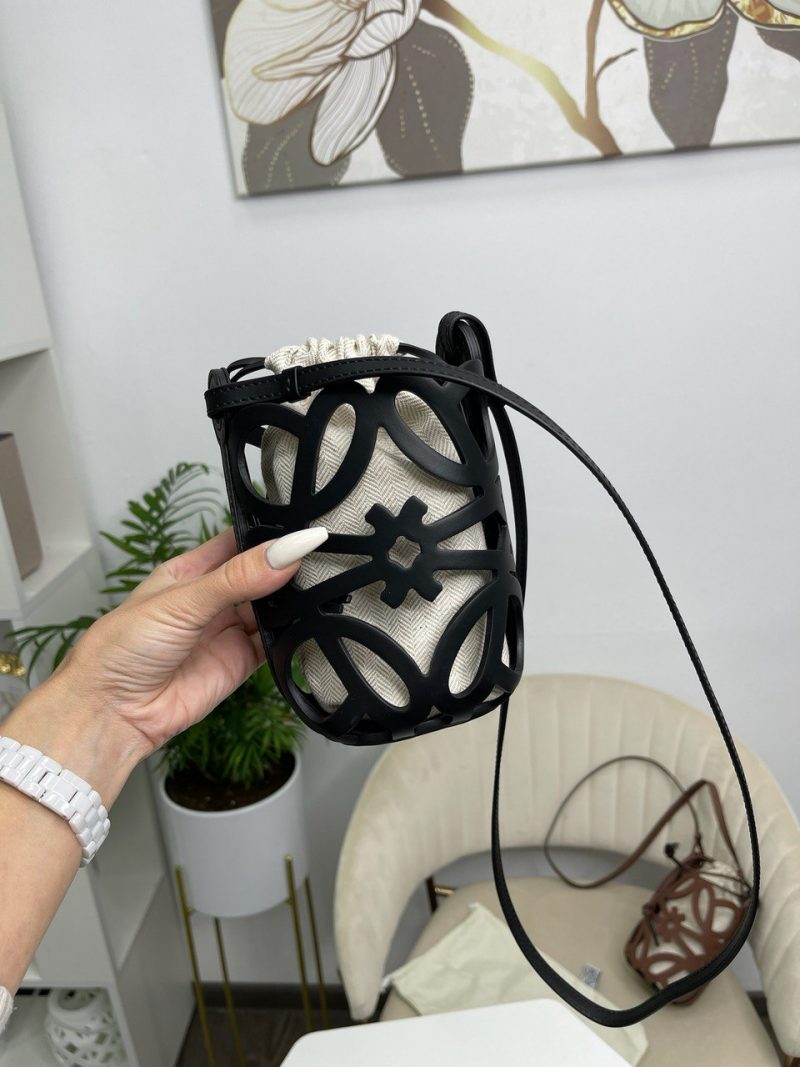 photo_5345918748378387883_y