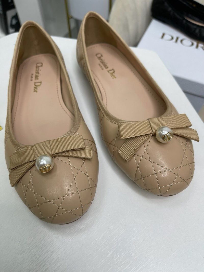 photo_5357190988830987179_y