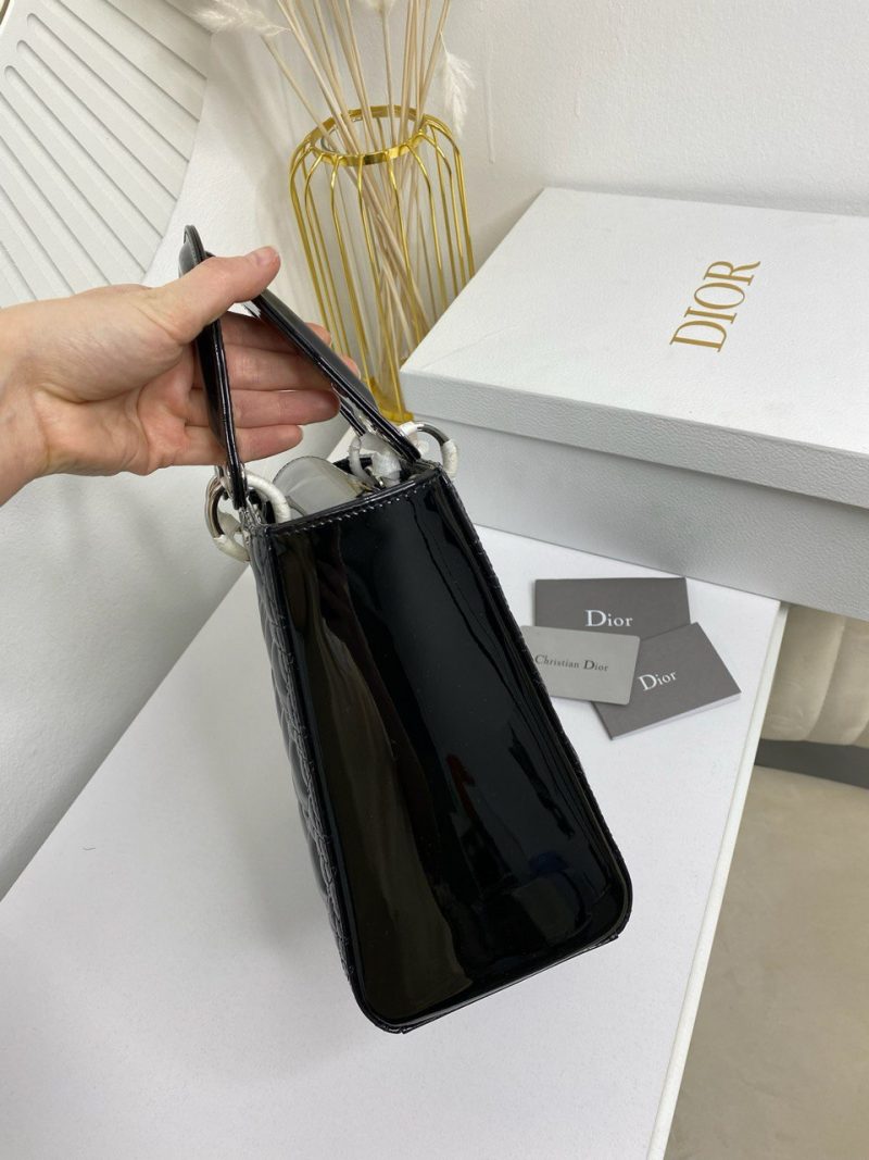 photo_5359442788644674305_y