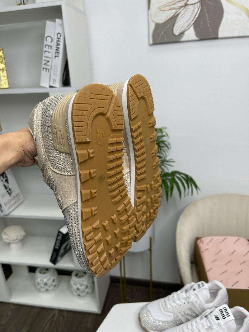 photo_5359442788644674315_y