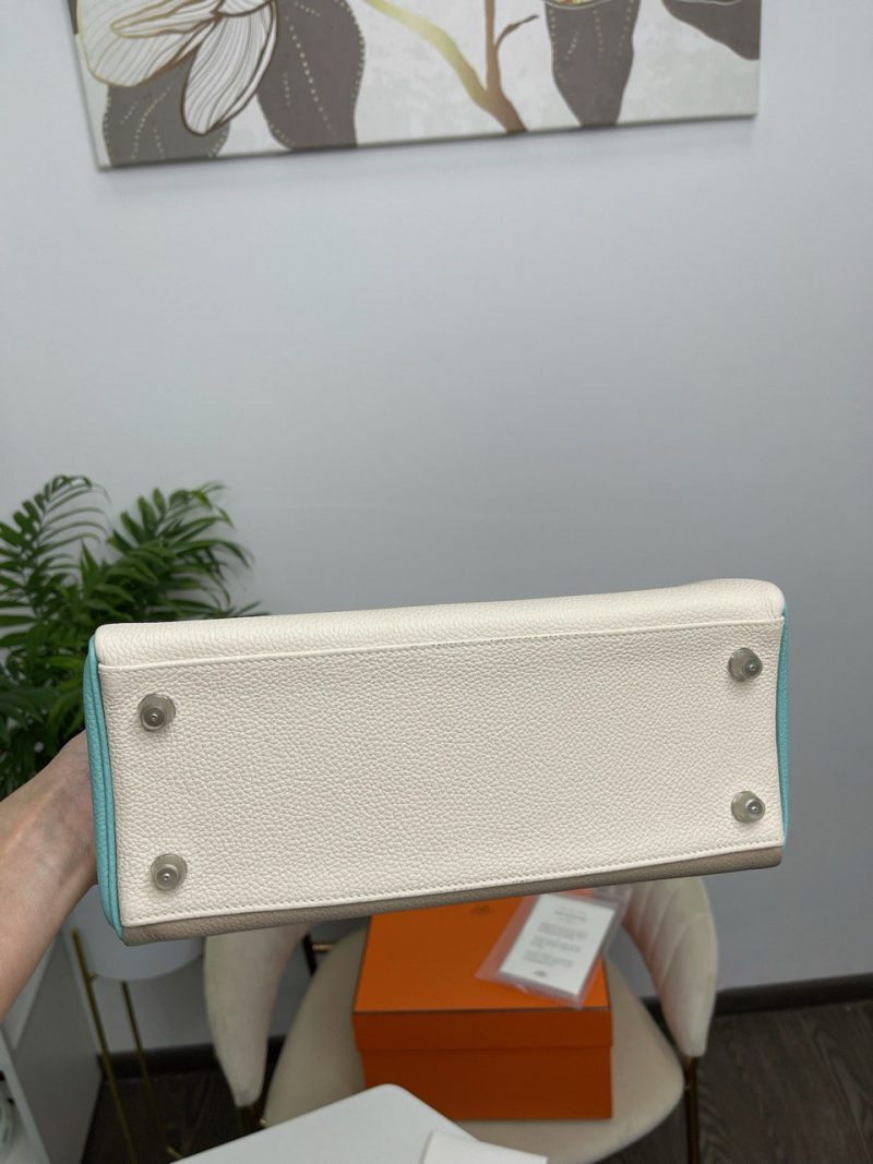 photo_5404365311882420280_y