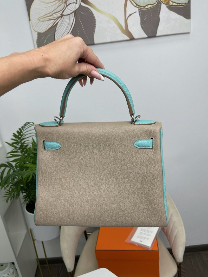 photo_5404365311882420281_y