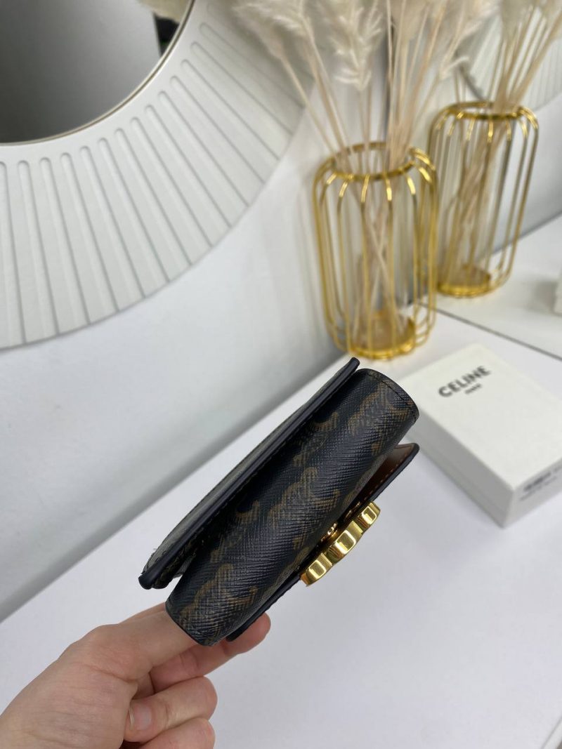 photo_5197438743953400944_y