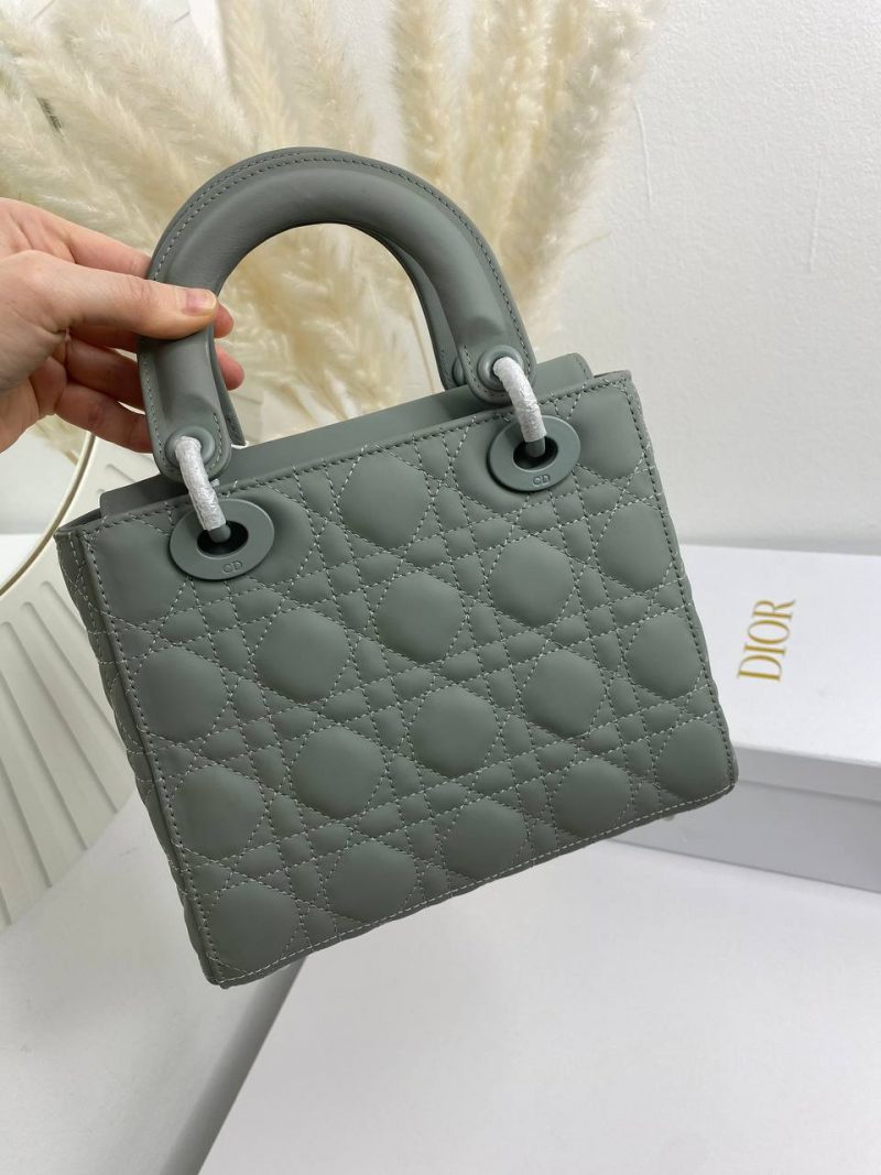 photo_5399832824305013399_y