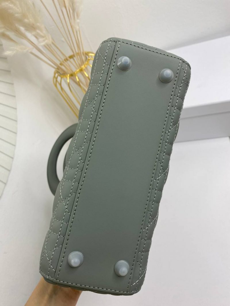 photo_5399832824305013400_y