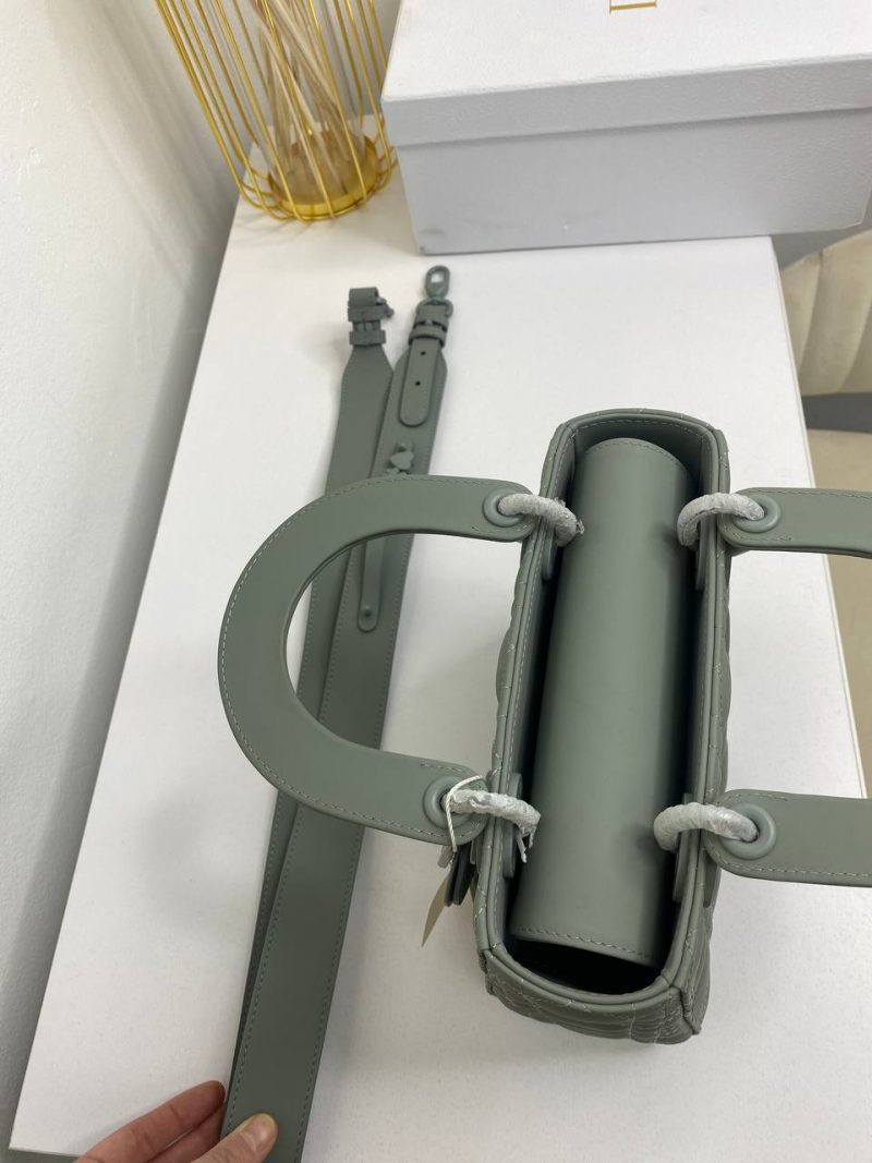 photo_5399832824305013401_y