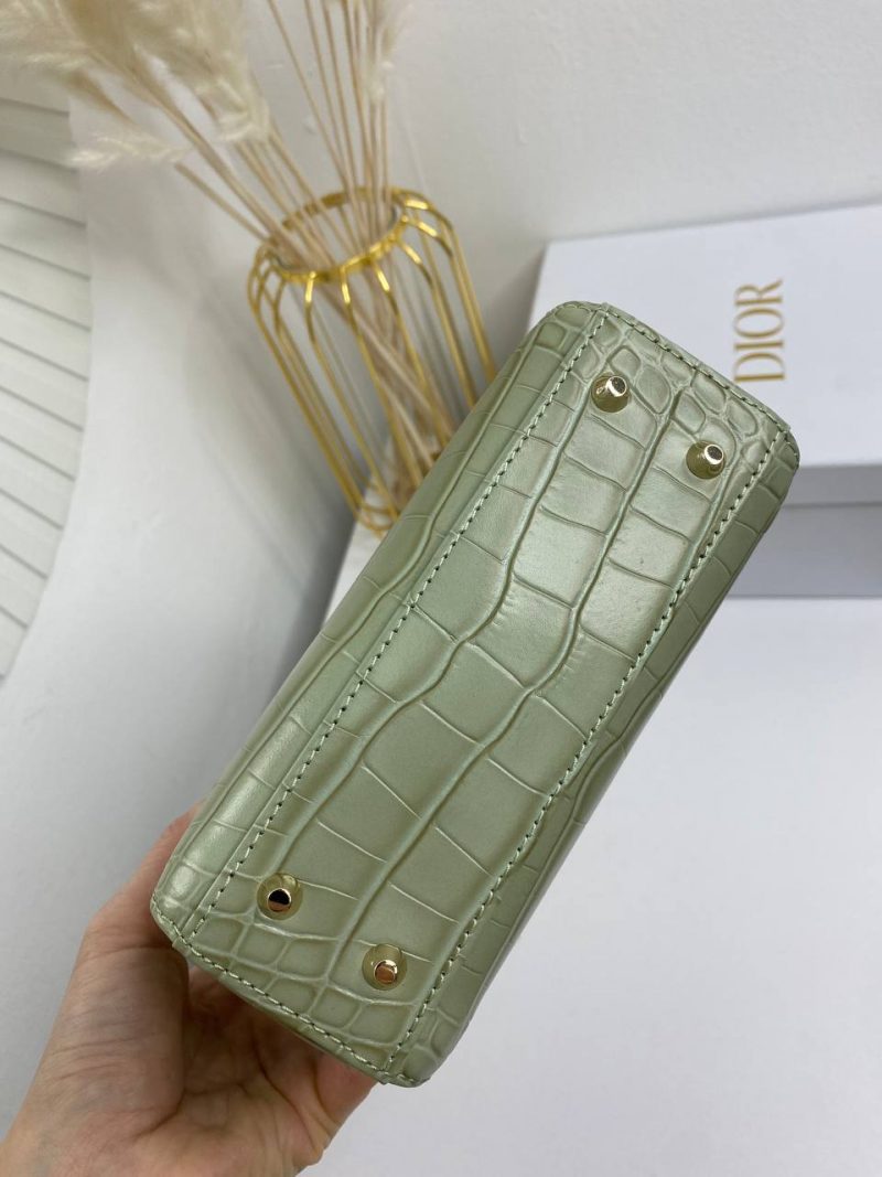 photo_5399832824305013411_y