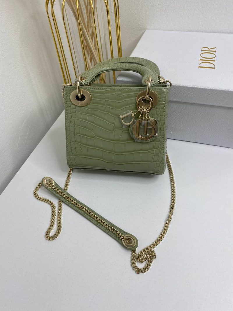 photo_5399832824305013412_y