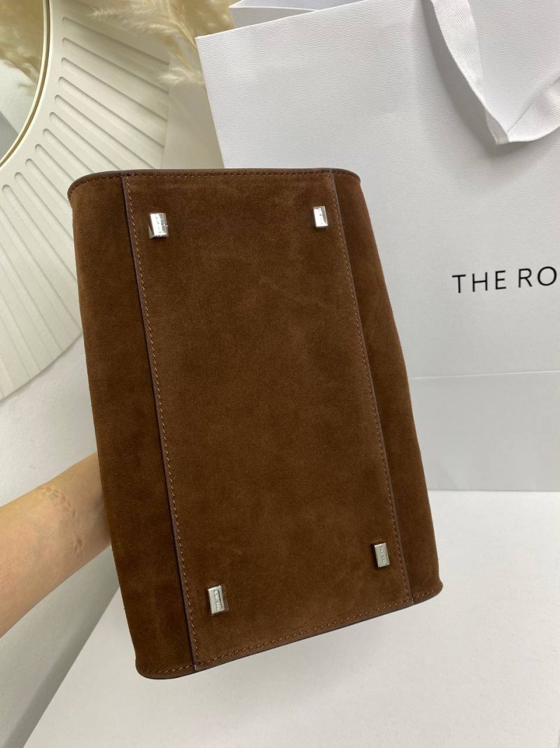 photo_5402215998578350905_y