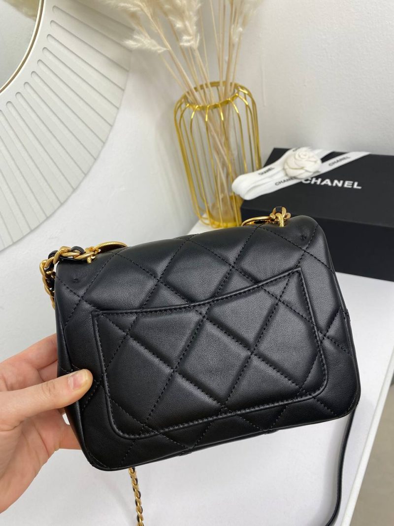 photo_5402215998578350930_y