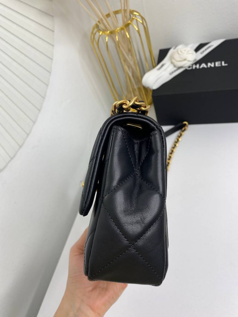 photo_5402215998578350931_y