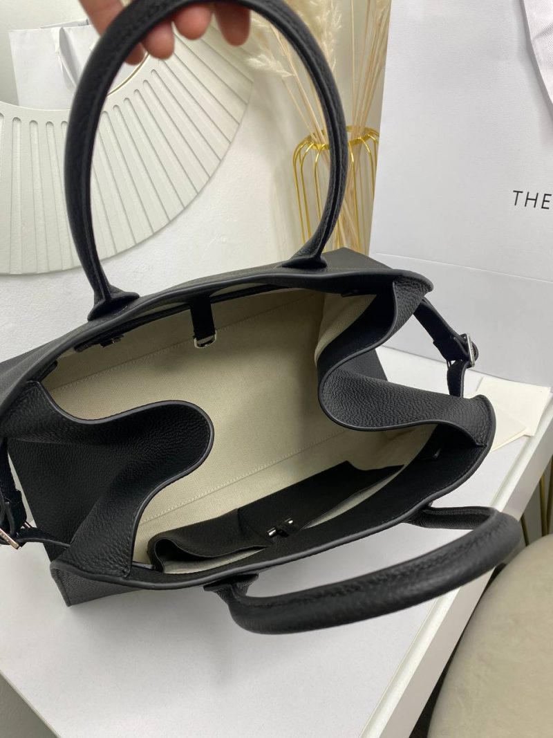 photo_5402215998578350947_y