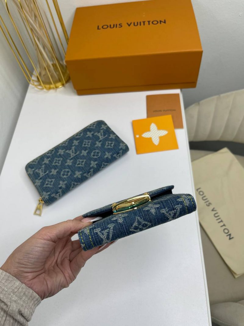 photo_5404467798392034543_y