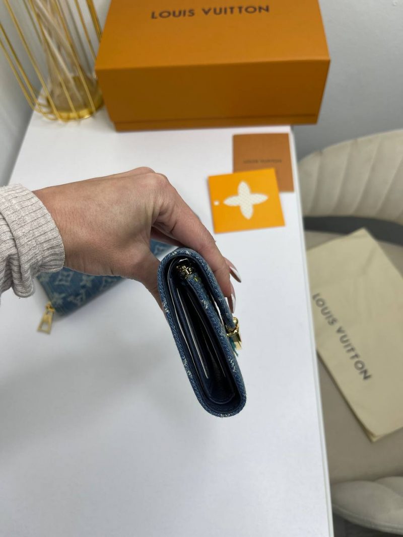 photo_5404467798392034544_y