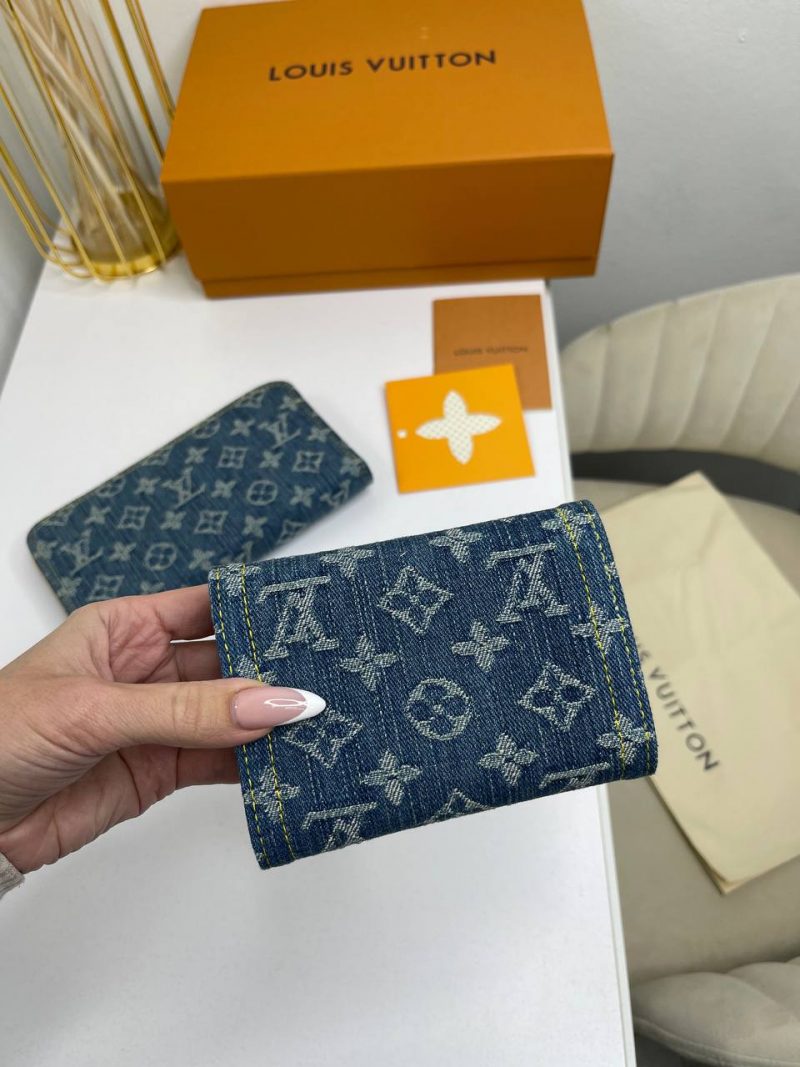 photo_5404467798392034545_y