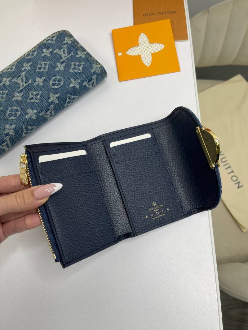 photo_5404467798392034546_y