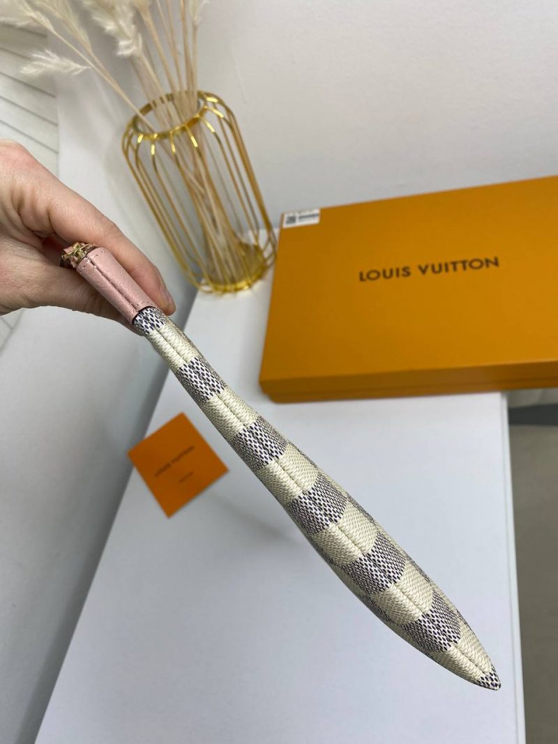 photo_5420518589393393242_y