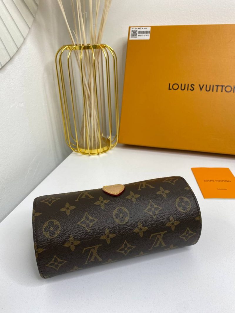 photo_5422834079277111116_y