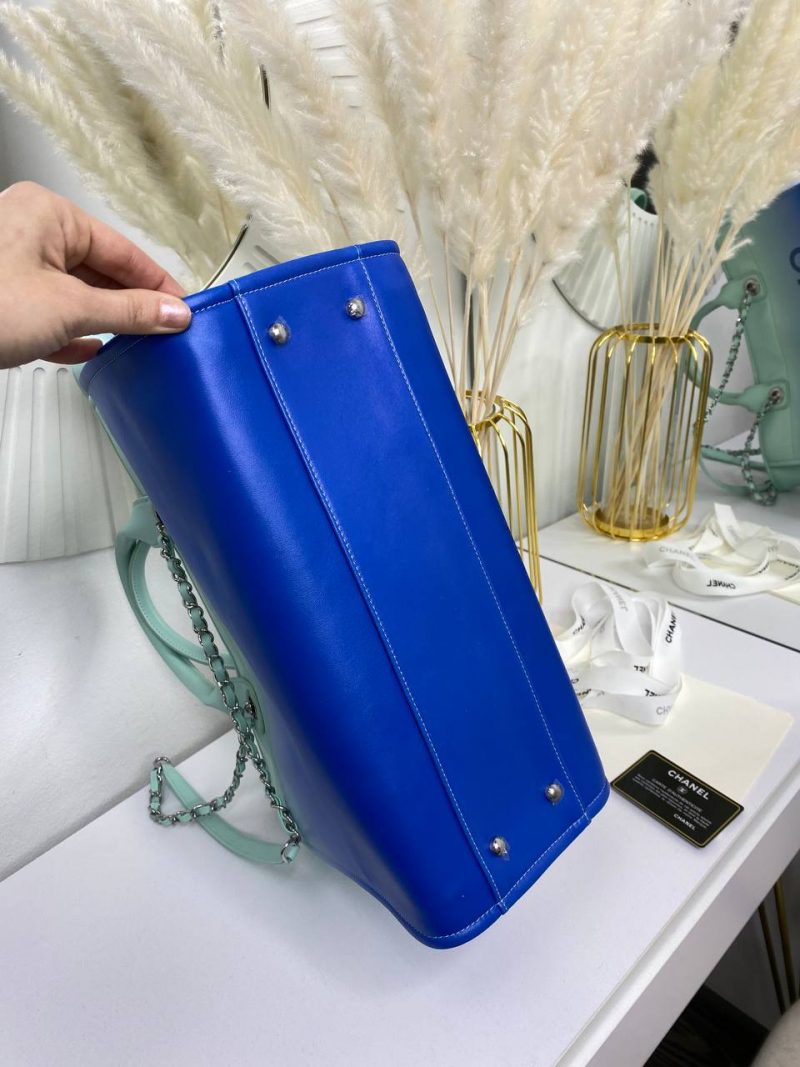 photo_5438122595187808965_y