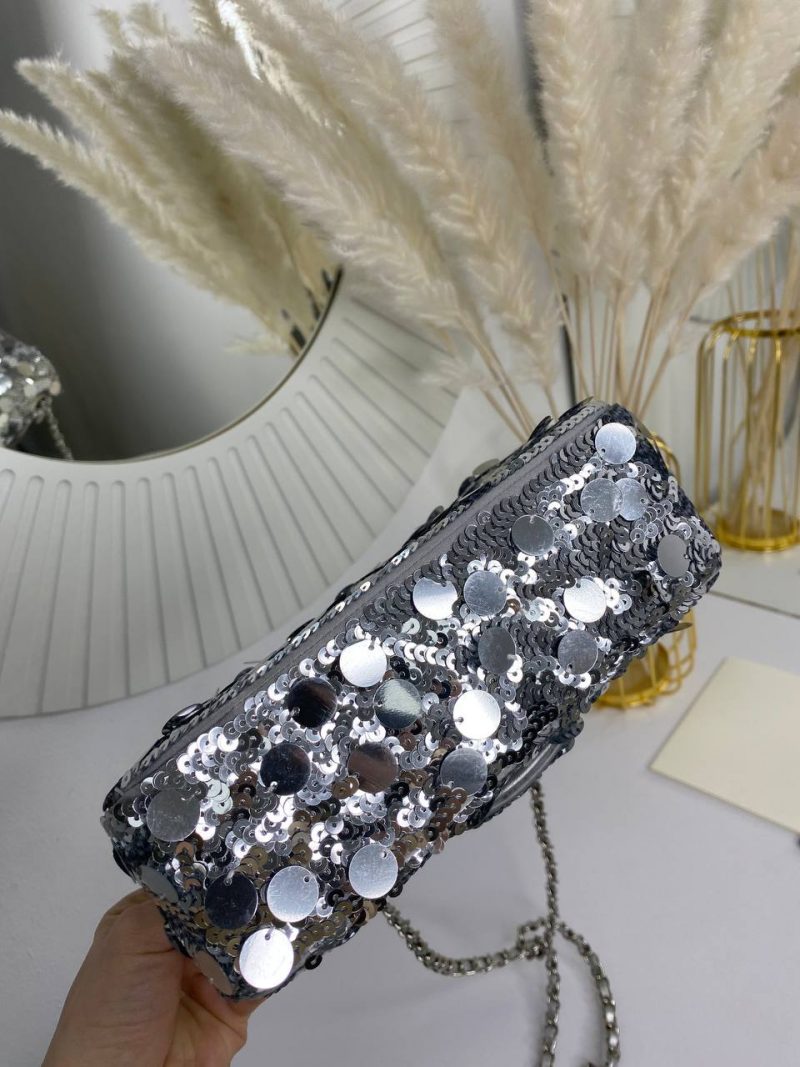 photo_5438122595187809040_y