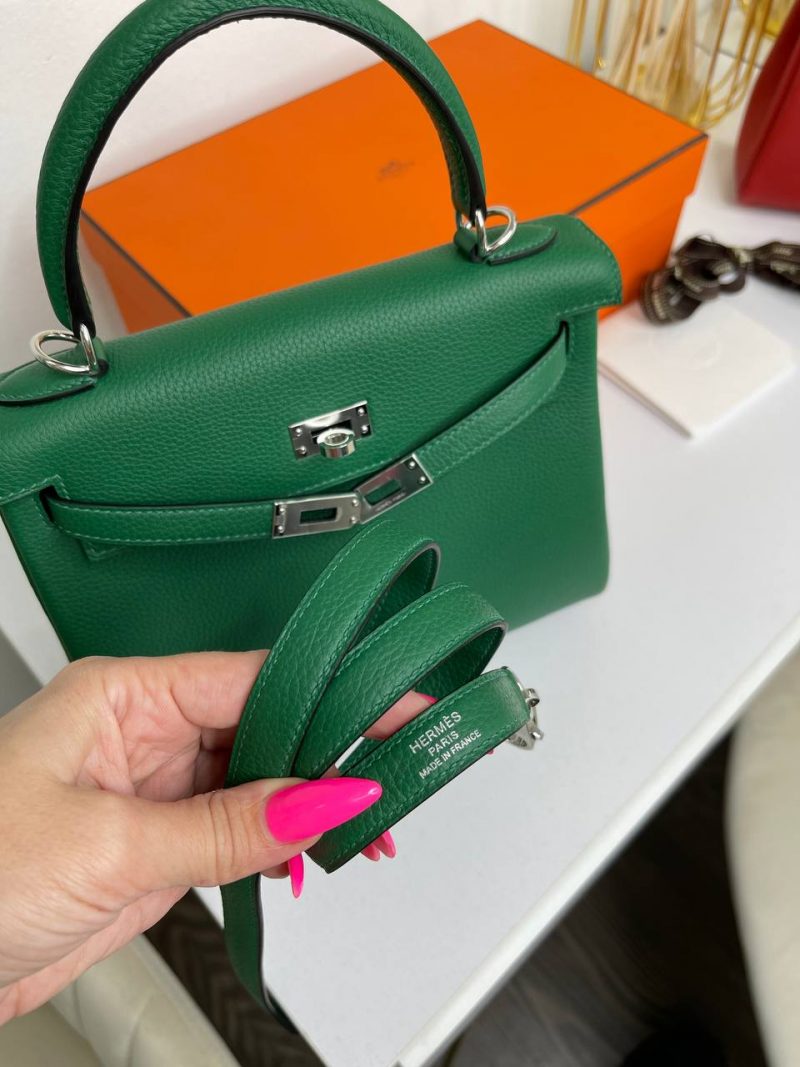 photo_5445368316685311015_y