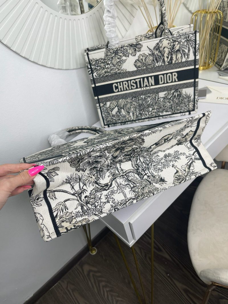 photo_5447552294670423051_y