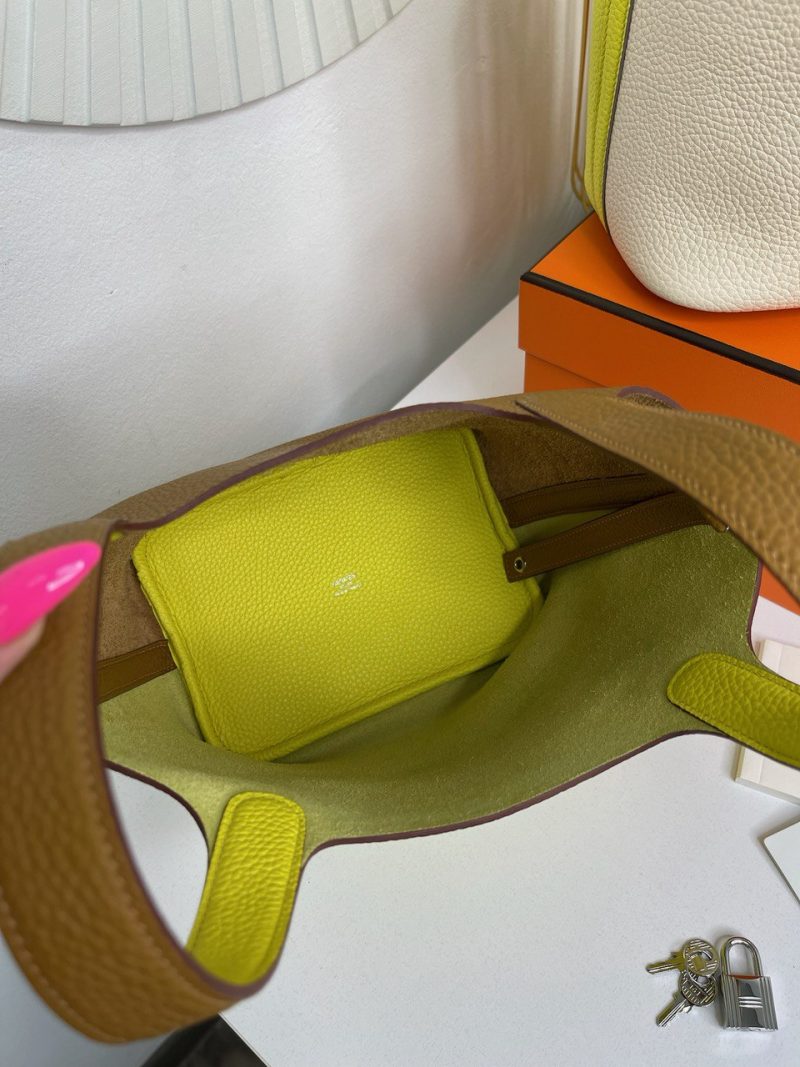 photo_5458696429133485574_y