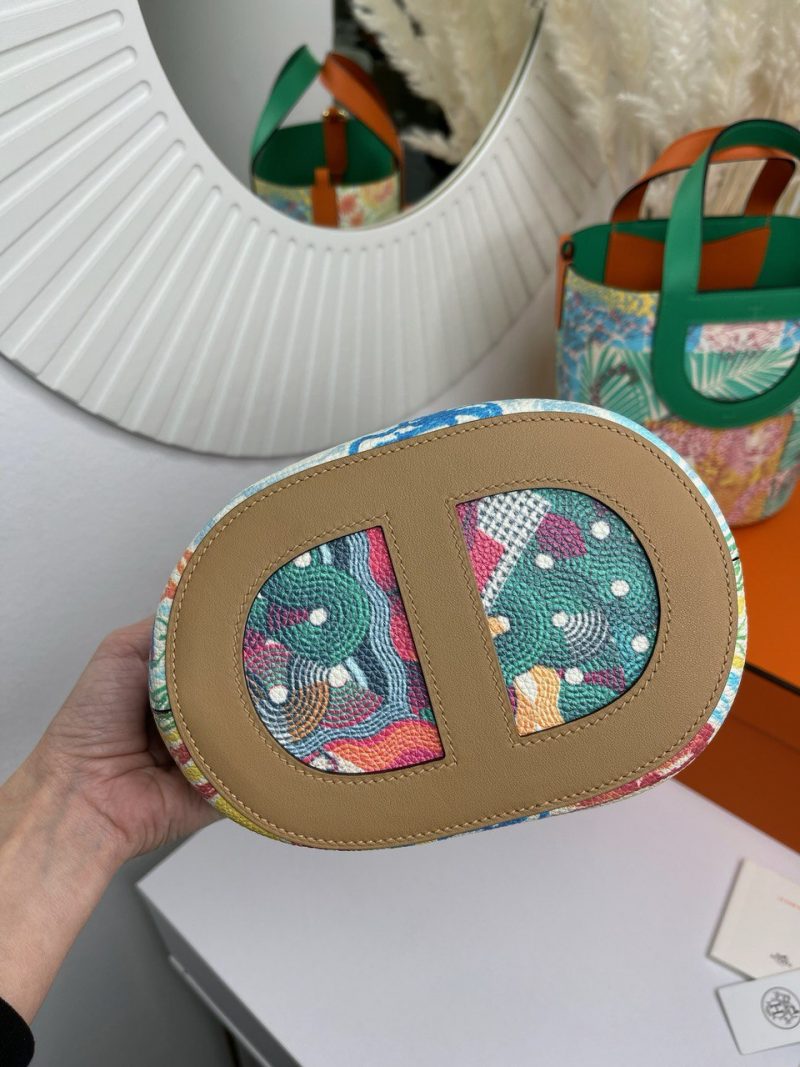 photo_5458696429133485614_y