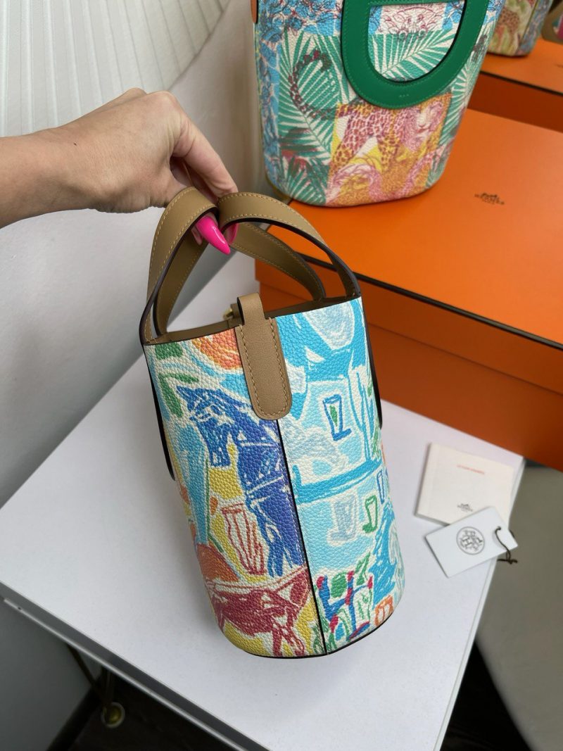 photo_5458696429133485615_y