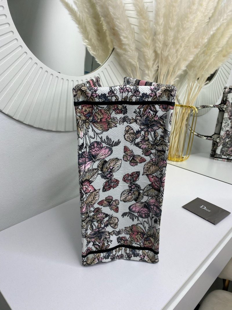 photo_5472234329259235678_y