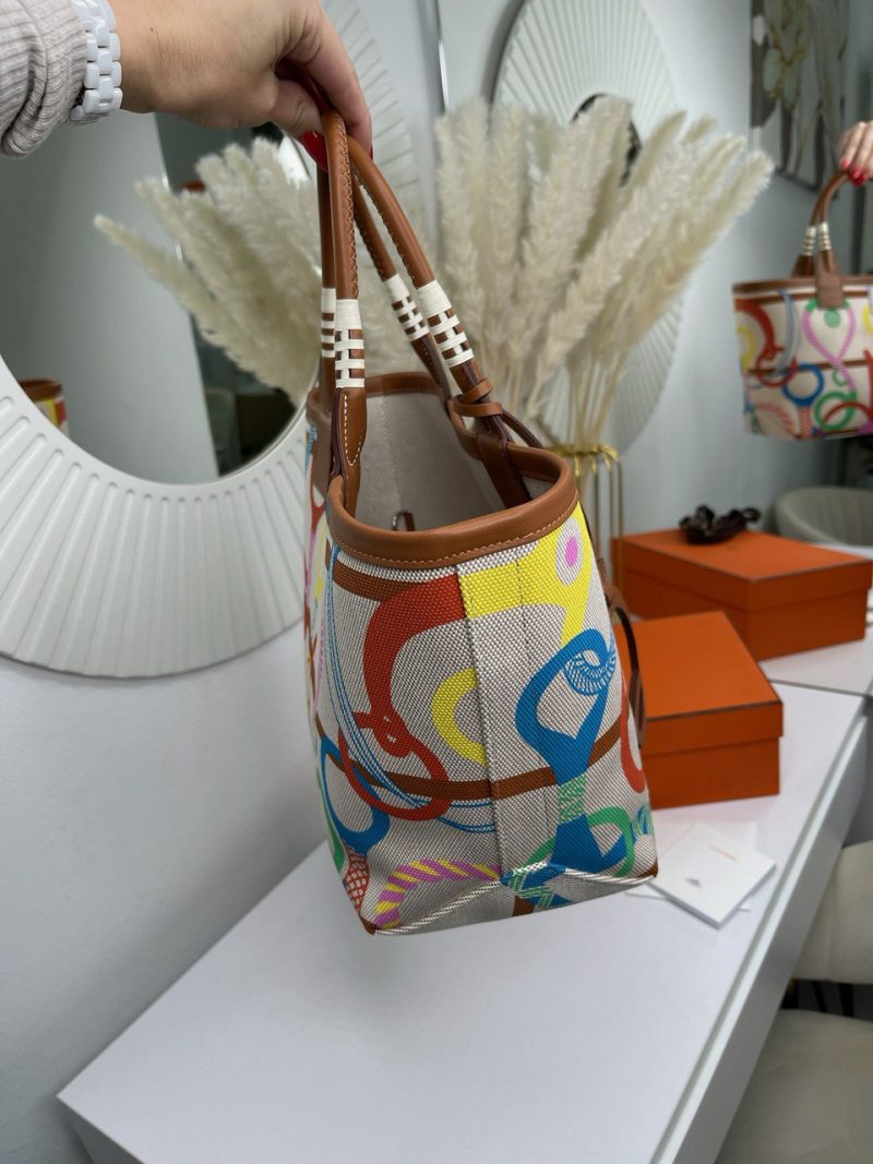 photo_5233509133435657654_y