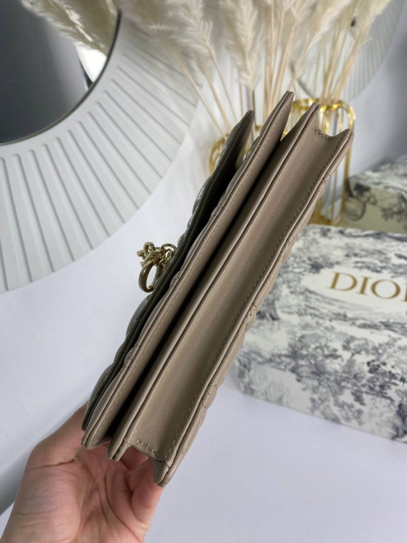 photo_5235902448126778890_y