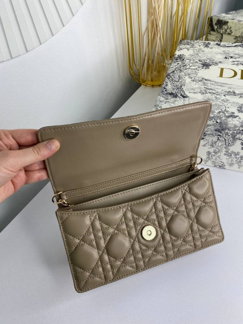 photo_5235902448126778891_y