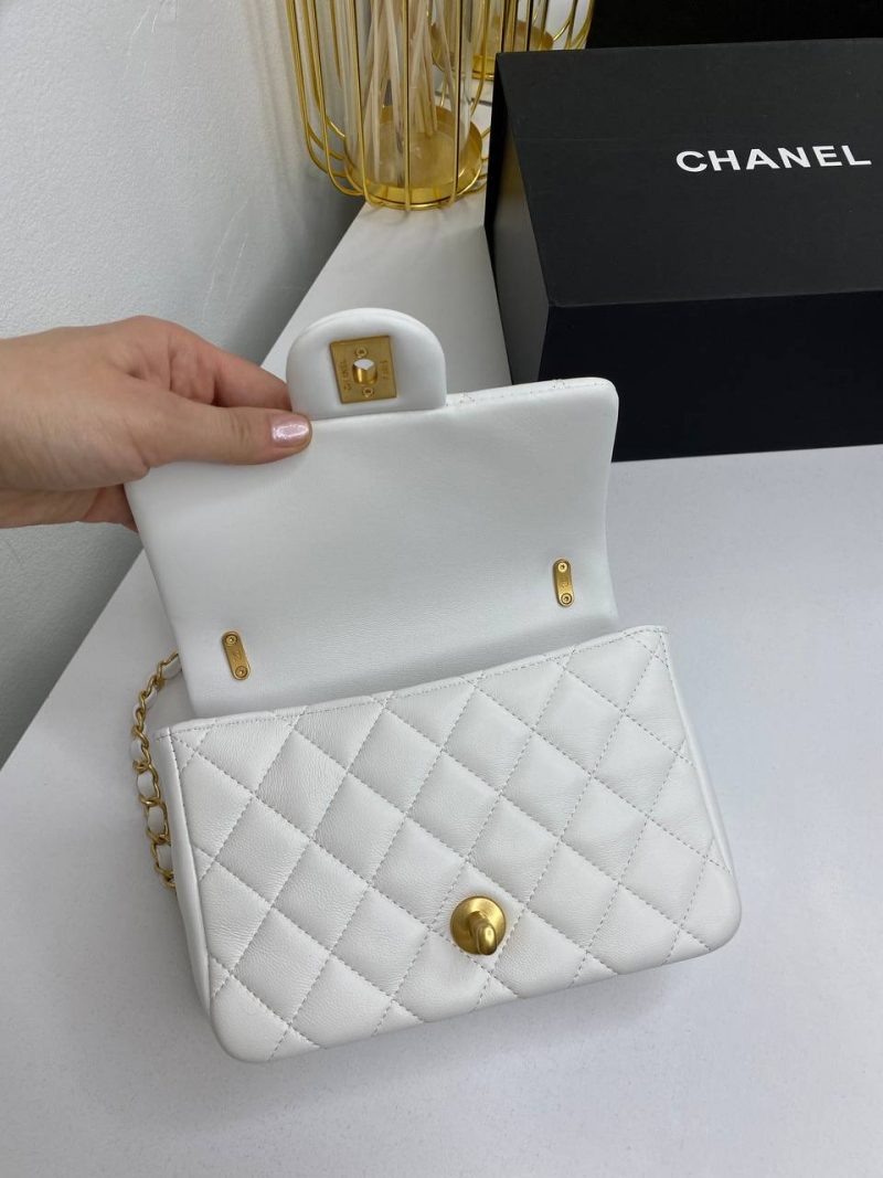 photo_5251234454876314135_y