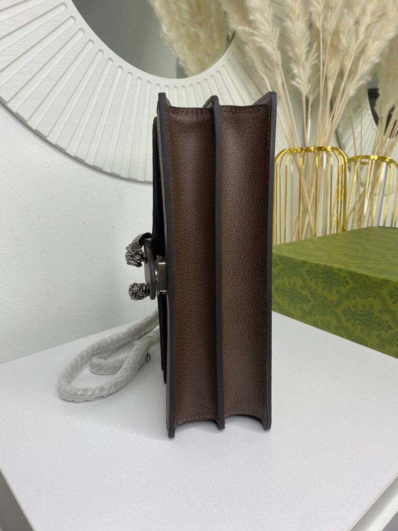 photo_5253946649414327845_y