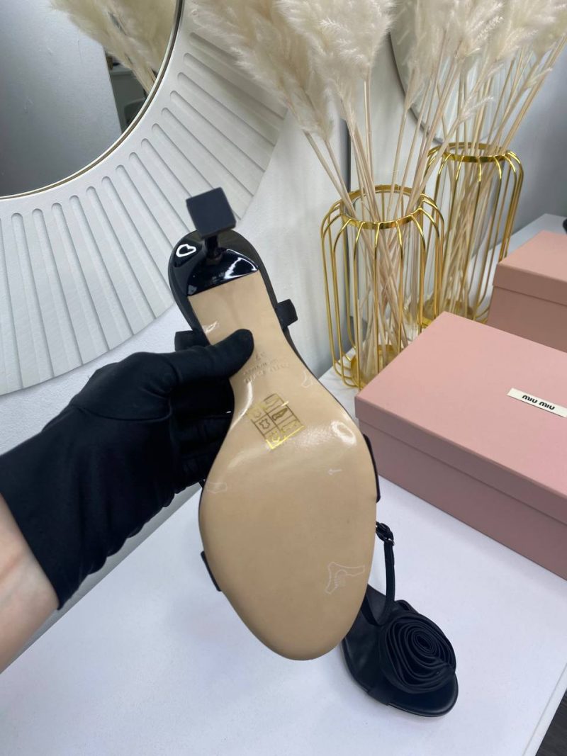 photo_5345954246283092580_y