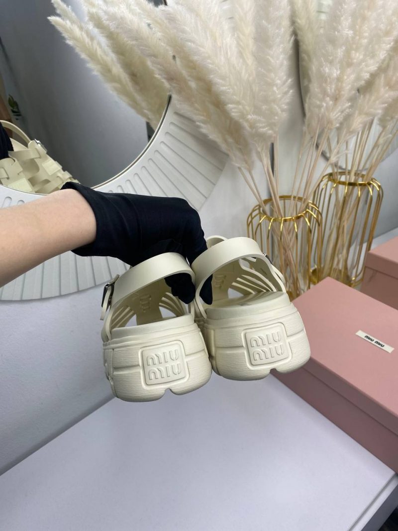 photo_5345954246283092585_y