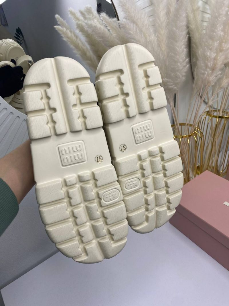 photo_5345954246283092586_y