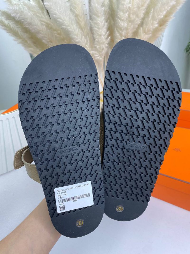 photo_5357167173237332406_y