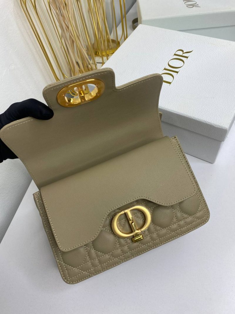 photo_5375313156659861345_y